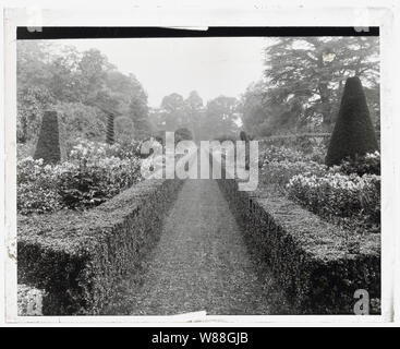 Cliveden Vicomte Waldorf Astor house, Taplow, Buckinghamshire, Angleterre. Jardin Long Banque D'Images