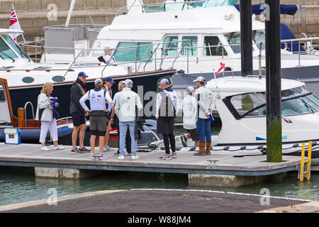 Cowes, île de Wight, Hampshire UK. 8 Aug 2019. Kings Cup voile organisé par le duc et la duchesse de Cambridge a lieu un jour plus tôt en raison de la météo. Kate, Kate Middleton et le Prince William, Va, se rendent à leurs bateaux. Credit : Carolyn Jenkins/Alamy Live News Banque D'Images