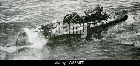 Cette photo remonte à septembre 5, 1923. Le sous-titre suivant : Sept minutes après midi. En 1922, le ministère de la guerre des États-Unis a classé la Virginie comme un navire cible pour des tests de bombardement, avec son sister-ship l'USS New Jersey. Le New Jersey a été bombardé et coulé d'abord puis le Virginia midi. Banque D'Images