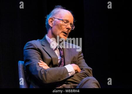 Edinburgh, Ecosse, Royaume-Uni. Le 08 août, 2019. LBC présentateur, Iain Dale interviews Sir John Curtice et Michael Crick dans le cadre de sa série Parlons tous au Edinburgh Fringe Festival. Sur la photo : Le professeur John Curtice qui a fait valoir que ses trop tard pour négocier un Brexit traiter avant le 31 octobre. Credit : Riche de Dyson/Alamy Live News Banque D'Images