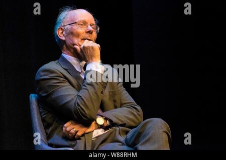 Edinburgh, Ecosse, Royaume-Uni. Le 08 août, 2019. LBC présentateur, Iain Dale interviews Sir John Curtice et Michael Crick dans le cadre de sa série Parlons tous au Edinburgh Fringe Festival. Sur la photo : Le professeur John Curtice qui a fait valoir que ses trop tard pour négocier un Brexit traiter avant le 31 octobre. Credit : Riche de Dyson/Alamy Live News Banque D'Images