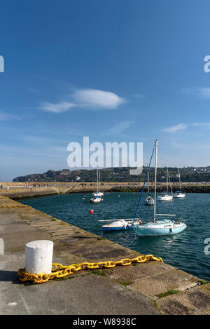 Les yachts sont amarrés au port maritime de Dublin Howth. Banque D'Images