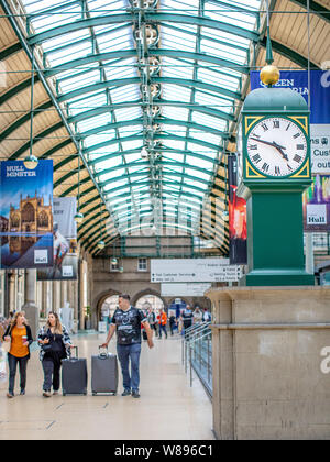 Image dans la gare de Hull dans le Yorkshire, Royaume-Uni Banque D'Images