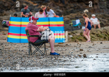 Bude, Cornwall, Angleterre du Nord. Jeudi 8 août 2019. Météo britannique. Avec le temps orageux imminente prévue pour plus tard aujourd'hui, le voyageur bénéficie d'une m Banque D'Images