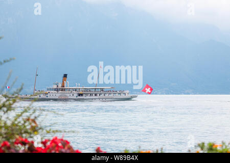 La plus ancienne restaurée Belle Epoque vintage paddle steamboat Montreux croisière sur le lac de Genève (Lac Léman) de Montreux, Vaud, Suisse durant l'été Banque D'Images