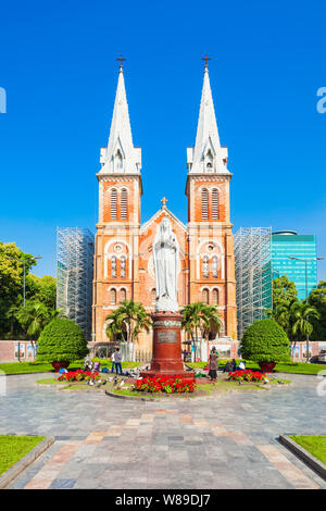 Basilique Cathédrale Notre Dame de Saigon ou Cathédrale Basilique Notre Dame de l'Immaculée Conception à Ho Chi Minh Ville, Vietnam Banque D'Images