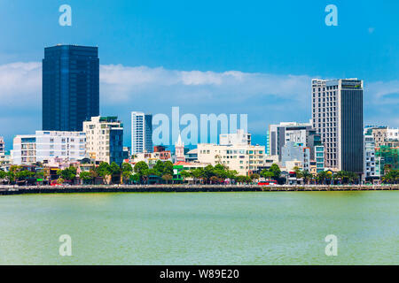 Da Nang city centre skyline aerial vue panoramique. Danang est la quatrième plus grande ville du Vietnam. Banque D'Images