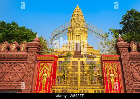 Wat Ounalom est un temple bouddhiste situé sur Sisowath Quay près du Palais Royal à Phnom Penh au Cambodge Banque D'Images