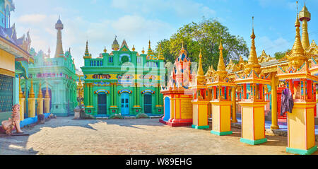 , MONYWA MYANMAR - février 22, 2017 : Panorama du monastère Thanboddhay sanctuaires, petits stupas, images de Bouddha et des bâtiments monastiques, sur Februa Banque D'Images