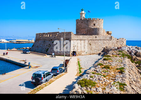 Fort Saint Nicolas au port de Mandraki à Rhodes Ville, capitale de l'île de Rhodes en Grèce Banque D'Images