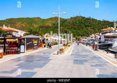 MARMARIS, TURQUIE - 14 MAI 2018 : promenade en front de mer dans la ville de Marmaris en Turquie Banque D'Images