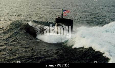 L'USS Albuquerque (SSN 706) participe à une photo de l'exercice dans le golfe Persique le 10 septembre, 2006. Banque D'Images