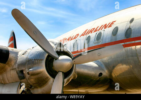 Moteur en étoile Wright R-3550 sur l'aile d'un Lockheed L1049 Constellation de TWA Banque D'Images