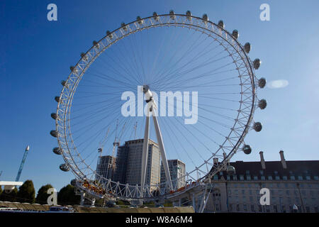 London Eye & County Hall, South Bank, Lambeth. Banque D'Images