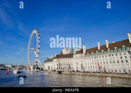 London Eye & County Hall, South Bank, Lambeth. Banque D'Images