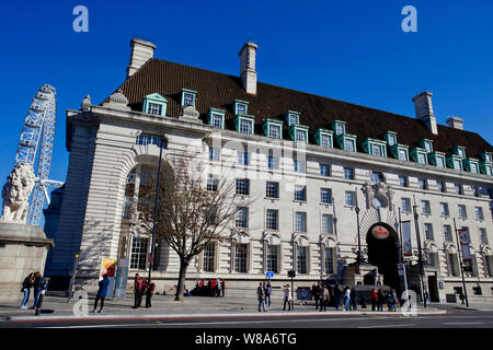 London Eye & County Hall, South Bank, Lambeth. Banque D'Images