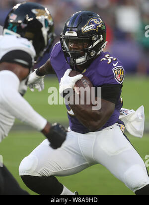 Baltimore, Maryland, USA. Le 08 août, 2019. Baltimore Ravens RB Gus Edwards (35) en action lors d'un match pré-saison contre les jaguars de Jacksonville au M&T Bank Stadium à Baltimore, Maryland, le 8 août 2019. Photo/ Mike Buscher/Cal Sport Media Credit : Cal Sport Media/Alamy Live News Banque D'Images