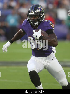 Baltimore, Maryland, USA. Le 08 août, 2019. Baltimore Ravens RB Gus Edwards (35) en action lors d'un match pré-saison contre les jaguars de Jacksonville au M&T Bank Stadium à Baltimore, Maryland, le 8 août 2019. Photo/ Mike Buscher/Cal Sport Media Credit : Cal Sport Media/Alamy Live News Banque D'Images