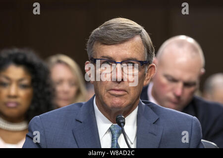 Fichier. Le 08 août, 2019. Le président Donald Trump a annoncé jeudi soir que JOSEPH MAGUIRE, le leader du National Counterterrorism Center, est son nouveau choix pour être le directeur par intérim du renseignement national. Sur la photo : July 25, 2018 - Washington, District de Columbia, États-Unis d'Amérique - Joseph Maguire témoigne devant le United States Senate Select Committee on Intelligence sur sa nomination au poste de directeur du Centre national de lutte contre le terrorisme, le Bureau du directeur du renseignement national, sur la colline du Capitole à Washington, DC le mercredi, Juillet 25, 2018. (Crédit Image : © Ron Sach Banque D'Images