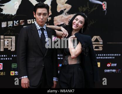 L'actrice Cecilia Cheung de Hong Kong, à droite, et le chanteur et acteur Choi Seung-hyun, mieux connu sous le nom de T.O.P, de la bande de garçon de la Corée du Sud Les fatals picards Banque D'Images
