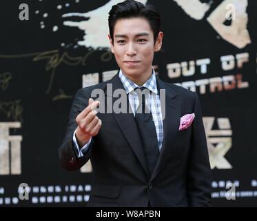 Chanteur et comédien Choi Seung-hyun, mieux connu sous le nom de T.O.P, de la bande de garçon de la Corée du Sud Les fatals picards (Big Bang), arrive à une conférence de presse pour Banque D'Images