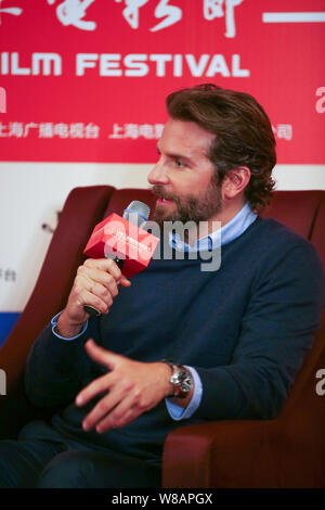 Acteur et producteur américain Bradley Cooper assiste à une conférence de presse pour le 19e Festival International du Film de Shanghai à Shanghai, Chine, 11 juin 20 Banque D'Images