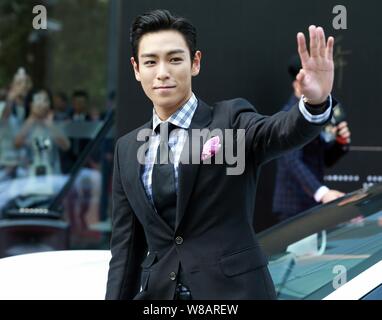 Chanteur et comédien Choi Seung-hyun, mieux connu sous le nom de T.O.P, de la bande de garçon de la Corée du Sud Les fatals picards (Big Bang), arrive à une conférence de presse pour Banque D'Images