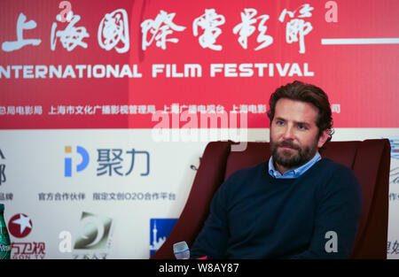 Acteur et producteur américain Bradley Cooper assiste à une conférence de presse pour le 19e Festival International du Film de Shanghai à Shanghai, Chine, 11 juin 20 Banque D'Images