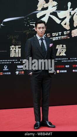 Chanteur et comédien Choi Seung-hyun, mieux connu sous le nom de T.O.P, de la bande de garçon de la Corée du Sud Les fatals picards (Big Bang), arrive à une conférence de presse pour Banque D'Images