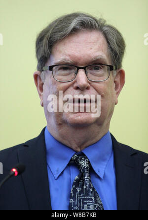 L'astrophysicien américain George Smoot, lauréat du Prix Nobel de physique 2006, prononce un discours à l'Université de Wuhan à Wuhan, Chine centrale. Banque D'Images