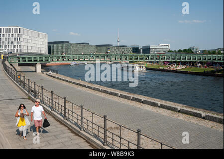 12.06.2019, Berlin, Allemagne, Europe - les nouveaux bâtiments sur la rive le long de la rivière Spree dans le quartier du gouvernement à Mitte. Banque D'Images