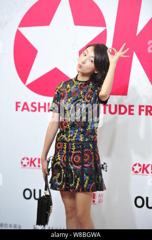 L'actrice chinoise Zhou Dongyu pose à la "OK ! Magazine Chine' fashion à Beijing, Chine, 18 mai 2016. Banque D'Images