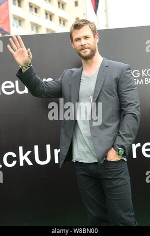 L'acteur australien Chris Hemsworth pose lors de l'inauguration d'un magasin de montre TAG Heuer à Hong Kong, Chine, le 7 avril 2016. Banque D'Images