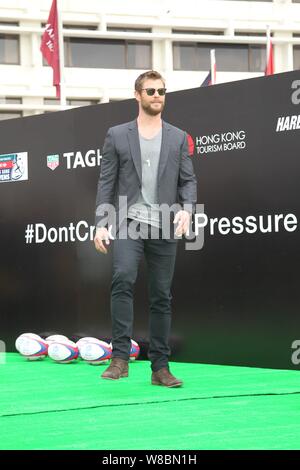 L'acteur australien Chris Hemsworth pose lors de l'inauguration d'un magasin de montre TAG Heuer à Hong Kong, Chine, le 7 avril 2016. Banque D'Images