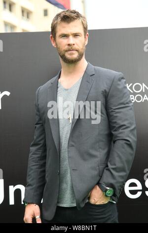 L'acteur australien Chris Hemsworth pose lors de l'inauguration d'un magasin de montre TAG Heuer à Hong Kong, Chine, le 7 avril 2016. Banque D'Images