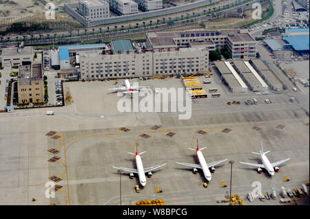 --FILE--Vue aérienne des avions de passagers sur l'aire de stationnement à l'Aéroport International de Chengdu Shuangliu à Chengdu, ville du sud-ouest de la Chine Sichua Banque D'Images