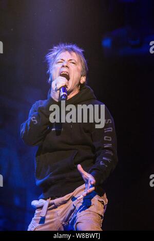 Le groupe de heavy metal anglais Iron Maiden donne son concert à Shanghai, Chine, le 26 avril 2016. Banque D'Images