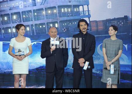 (De gauche) L'actrice sud-coréenne Song Hye-kyo, directeur de Hong Kong John Woo, Taiwanese-Japanese l'acteur et chanteur Takeshi Kaneshiro et actrice chinoise Banque D'Images