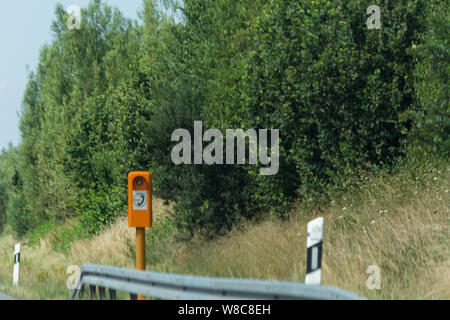 Appel d'urgence, cabine téléphonique d'urgence ou sur l'autoroute allemande pilier Banque D'Images