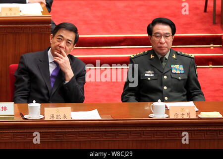 --FILE--Bo Xilai, gauche, puis Secrétaire du Comité municipal de Chongqing du Parti communiste chinois (PCC) et fils de l'ancien Vice-Chinois Premi Banque D'Images
