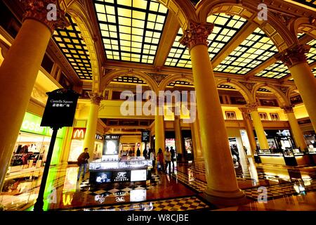 Vue de l'intérieur du Venetian Macao Resort Hotel, propriété de Las Vegas Sands Corp., à Macao, Chine, 27 décembre 2012. Banque D'Images