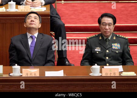 --FILE--Bo Xilai, gauche, puis Secrétaire du Comité municipal de Chongqing du Parti communiste chinois (PCC) et fils de l'ancien Vice-Chinois Premi Banque D'Images