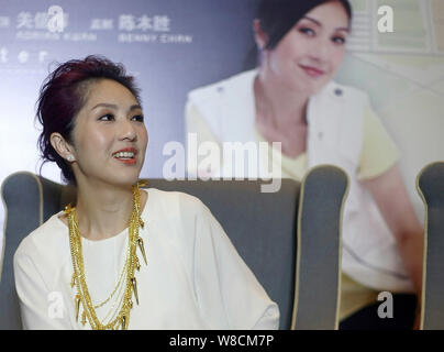 L'actrice Miriam Yeung Hong Kong prend la parole à un événement promotionnel pour son nouveau film 'Little Big Master' dans la ville de Chengdu, dans le sud-ouest de la province chinoise du Sichuan Banque D'Images