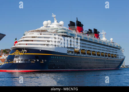 Bateau de Croisière Disney Wonder sur mer, septembre 2018 Norvège Kristiansand Banque D'Images