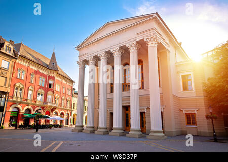 La place centrale de Subotica et peoples theatre building vue du coucher de soleil, Voïvodine de Serbie Banque D'Images