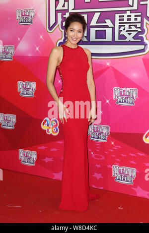 L'actrice de Hong Kong Leanne Li Yanan arrive sur le tapis rouge pour un gala pour célébrer le 48e anniversaire de la TVB à Hong Kong, Chine, 19 novembre 2015. Banque D'Images