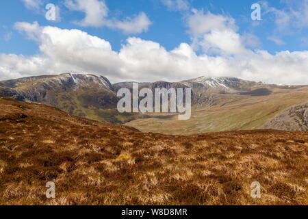 À la recherche sur les Carneddau varie de juste en dessous du sommet de Pen Llithrig An Wrach, Parc National de Snowdonia Banque D'Images