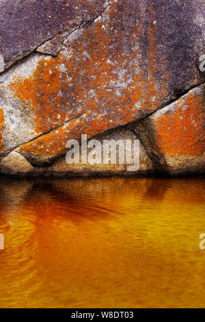 Certains des grands rochers sur la plage normande sur Wilson Promontary Banque D'Images