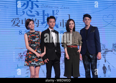 (De gauche) actrice taïwanaise Sandrine Pinna, acteur chinois Huang Xuan, l'actrice Yang Mi et taïwanais Kai-yuan Cheng posent au cours d'une première pour leur Banque D'Images