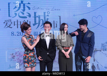 (De gauche) actrice taïwanaise Sandrine Pinna, acteur chinois Huang Xuan, l'actrice Yang Mi et taïwanais Kai-yuan Cheng sourire pendant une première pour leur Banque D'Images